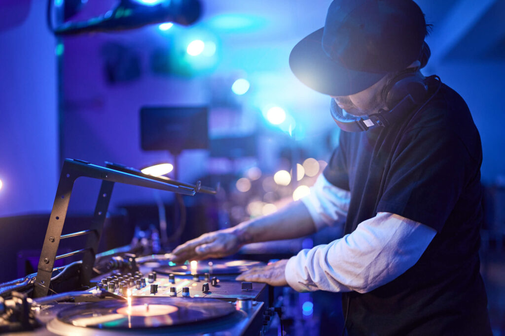 djing US tax information